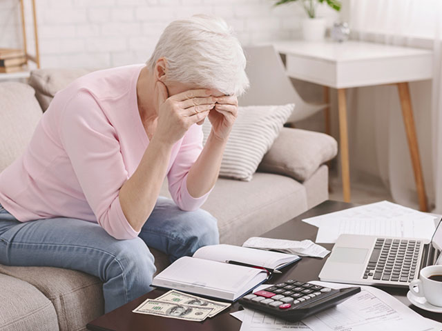 Süregelen Finansal Zorluklar Orta Yaşta Bilişsel Sağlığı ve Hafızayı Olumsuz Etkiliyor